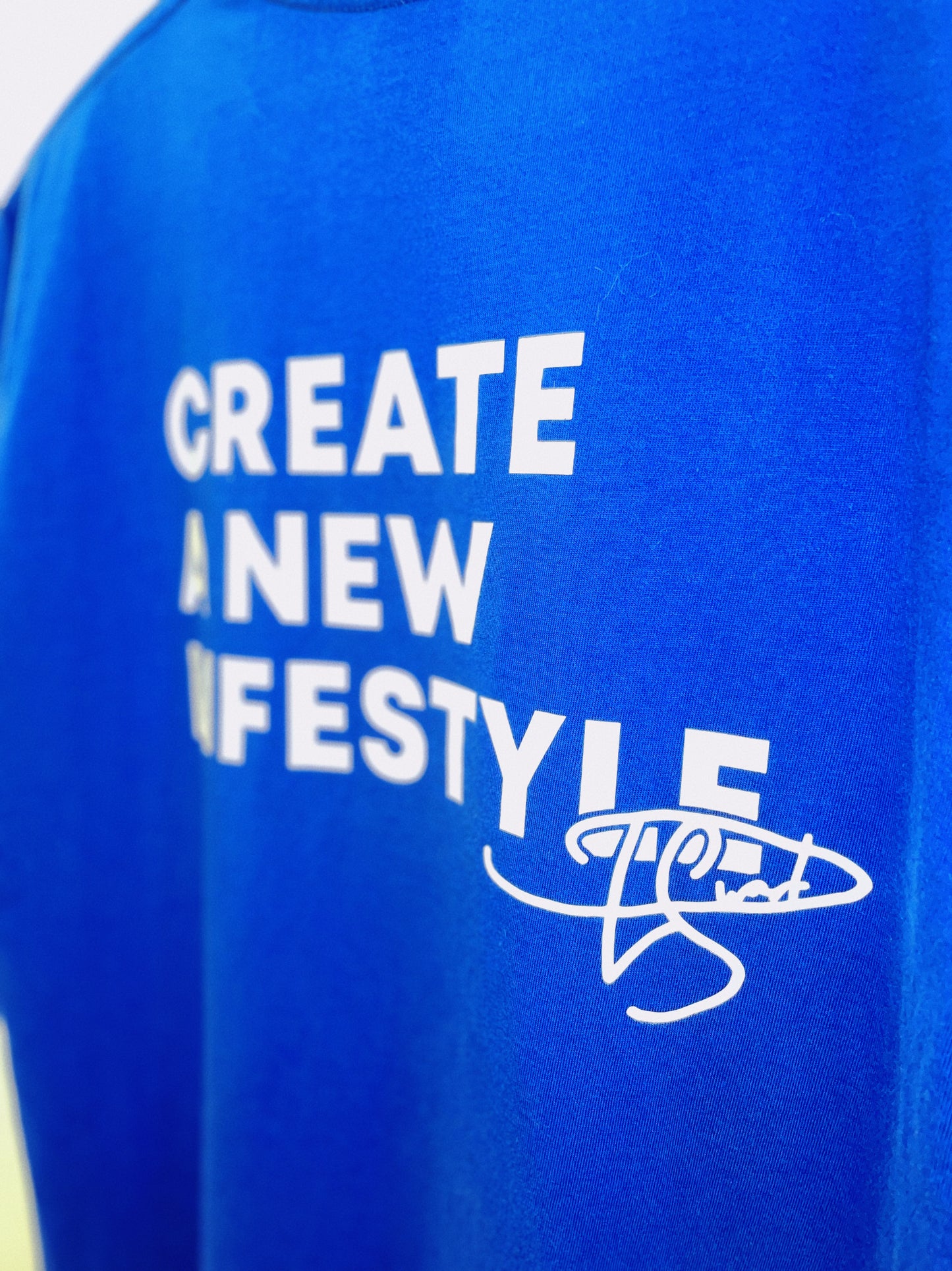 SIGNATURE TEE - BLAUW